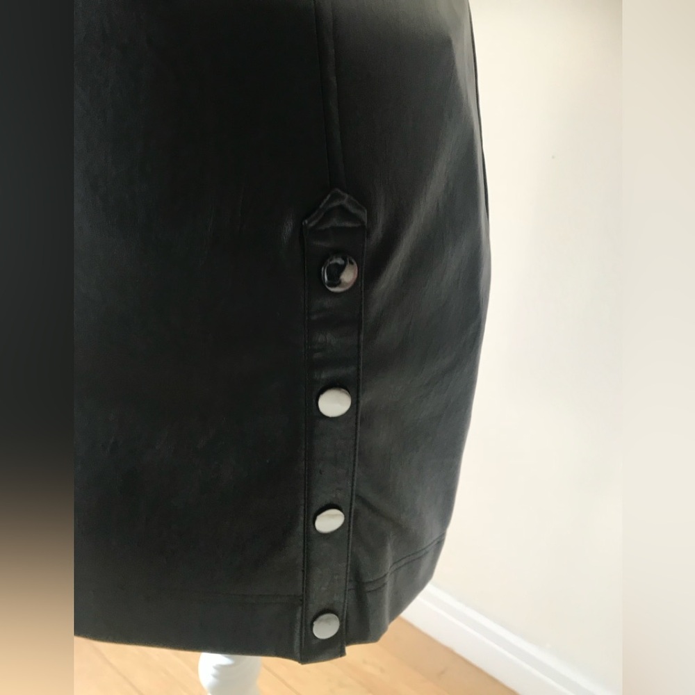 Devlin by Parker Black Vegan Faux Leather Mini Skirt w Button Detail Size 6 NWT - Picture 8 of 14